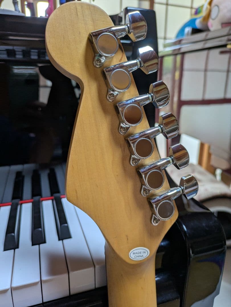 フォトジェニック　Photogenic　ピンク エレキギター ストラト