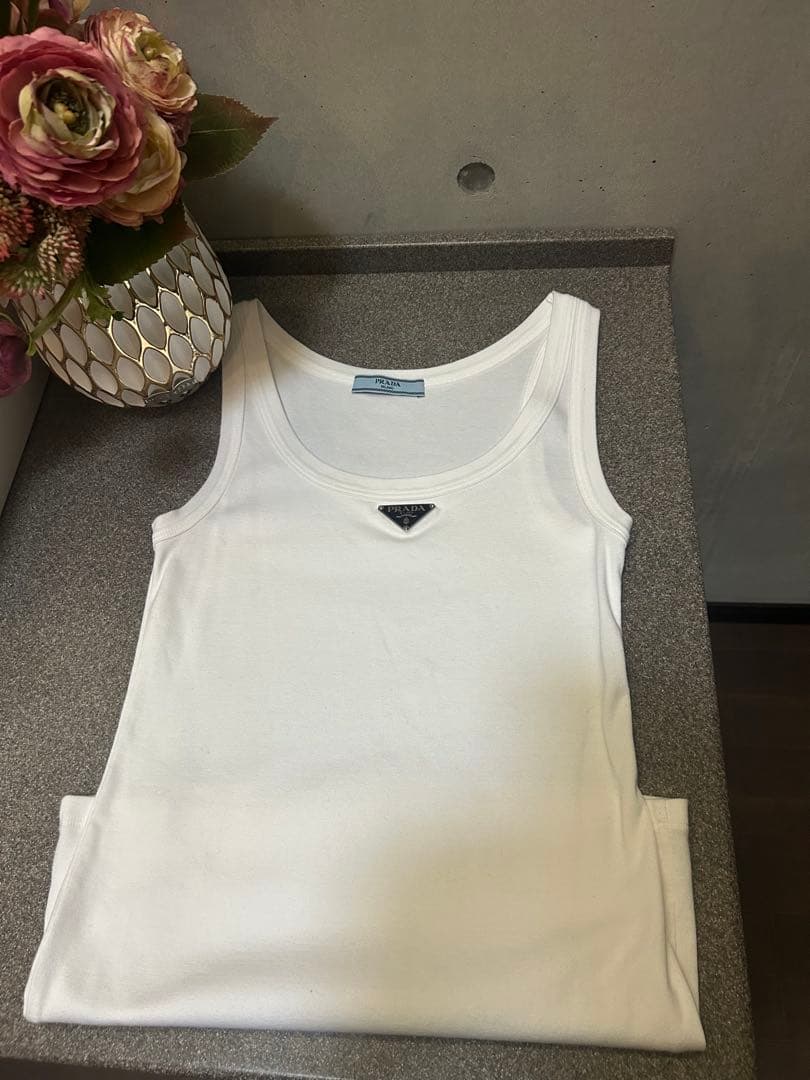 PRADA 三角ロゴ　タンクトップ　サイズ36