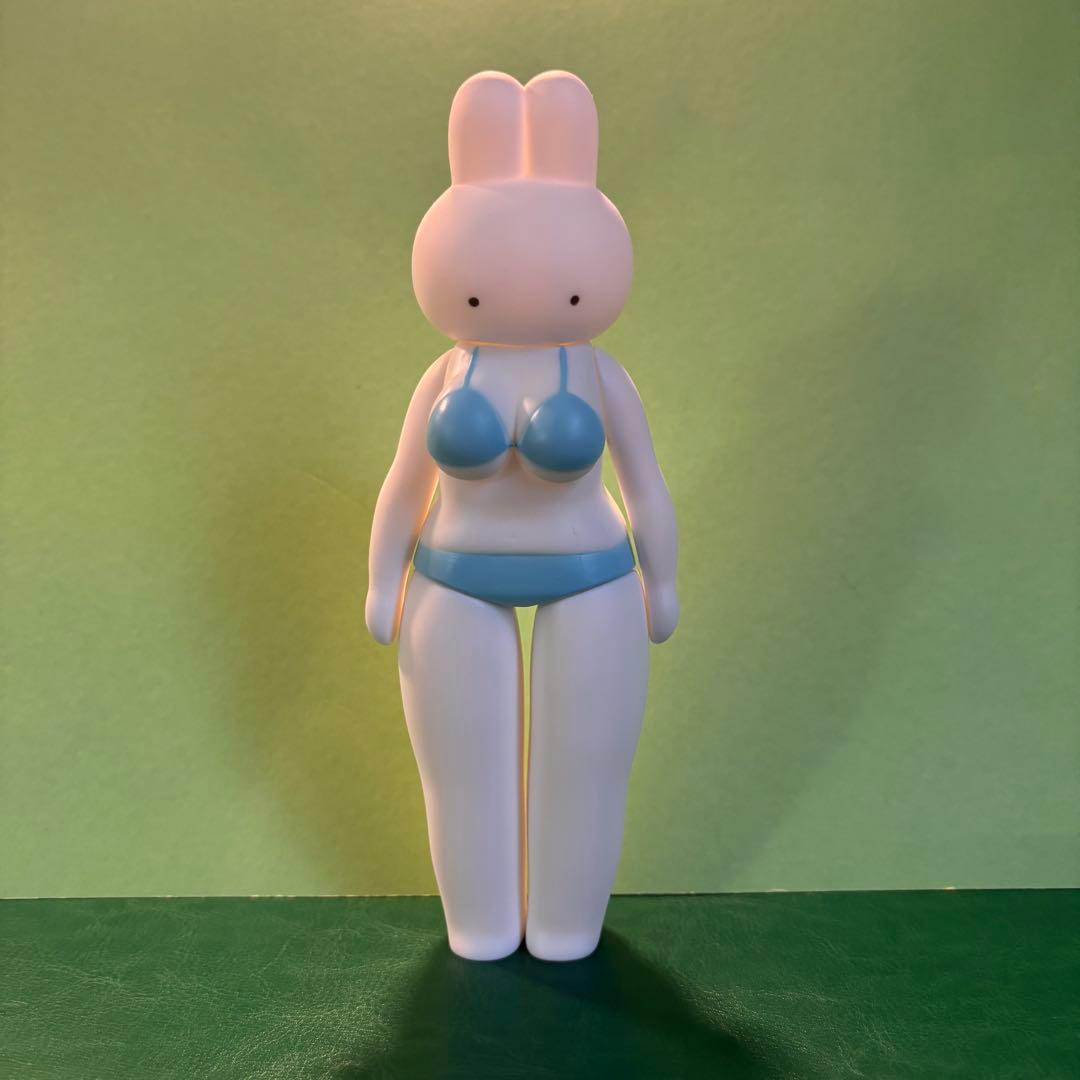 頓知気さきな　コンプライアンスうさぎ　ソフビ