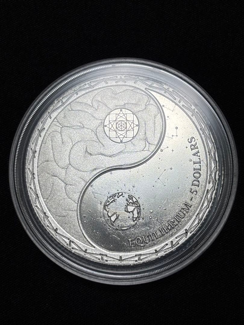 純銀99.99% 1オンス銀貨 トケラウ「均衡・イクイリブリアム」ケース付