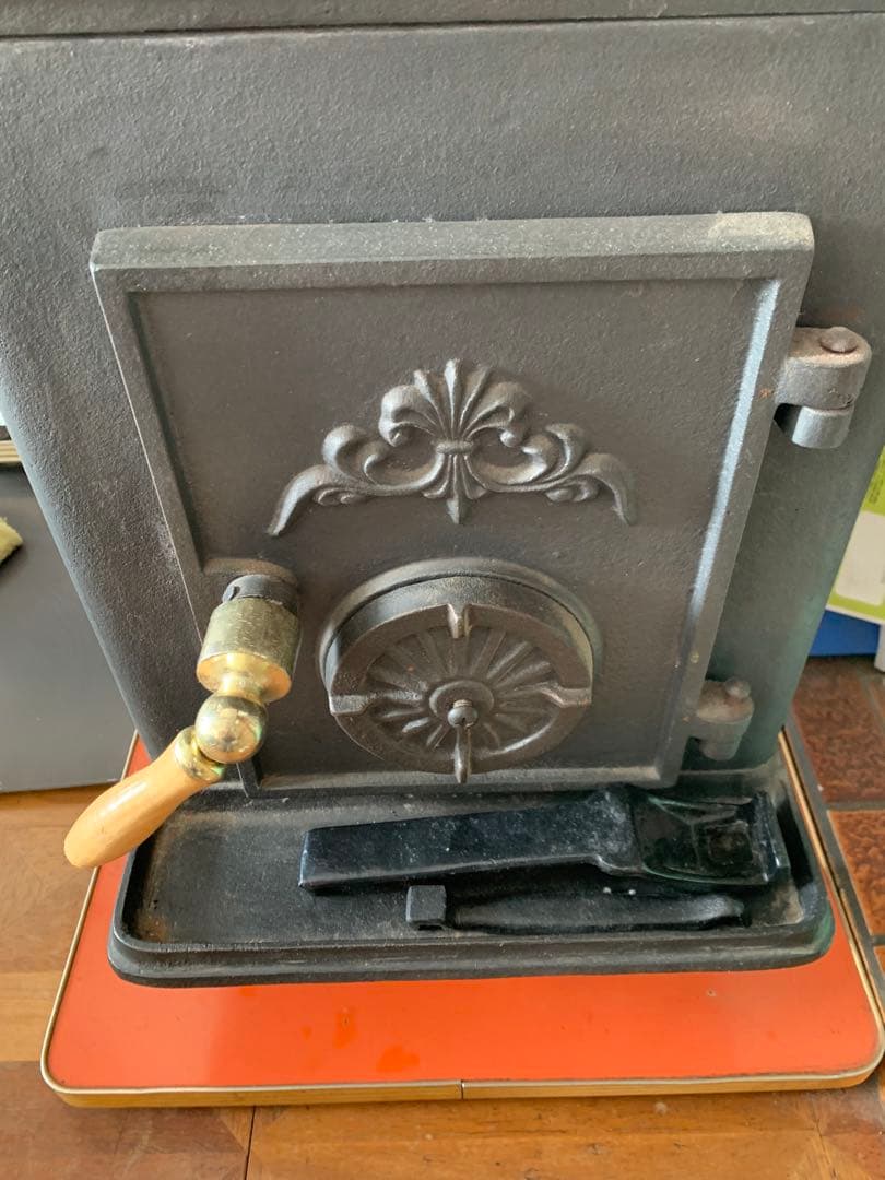 の*り様 クラシック薪ストーブ ガラス窓付き　写真追加してます。