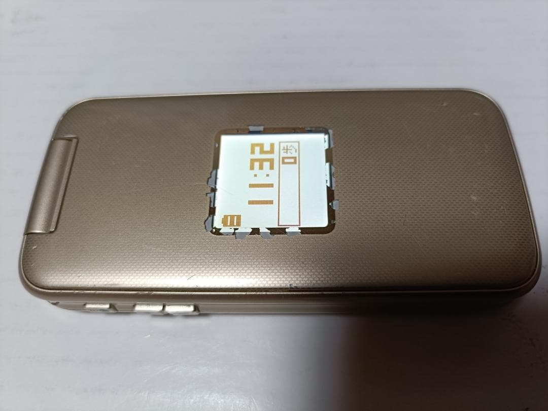 ☆ docomo らくらくホン F-02J ゴールド