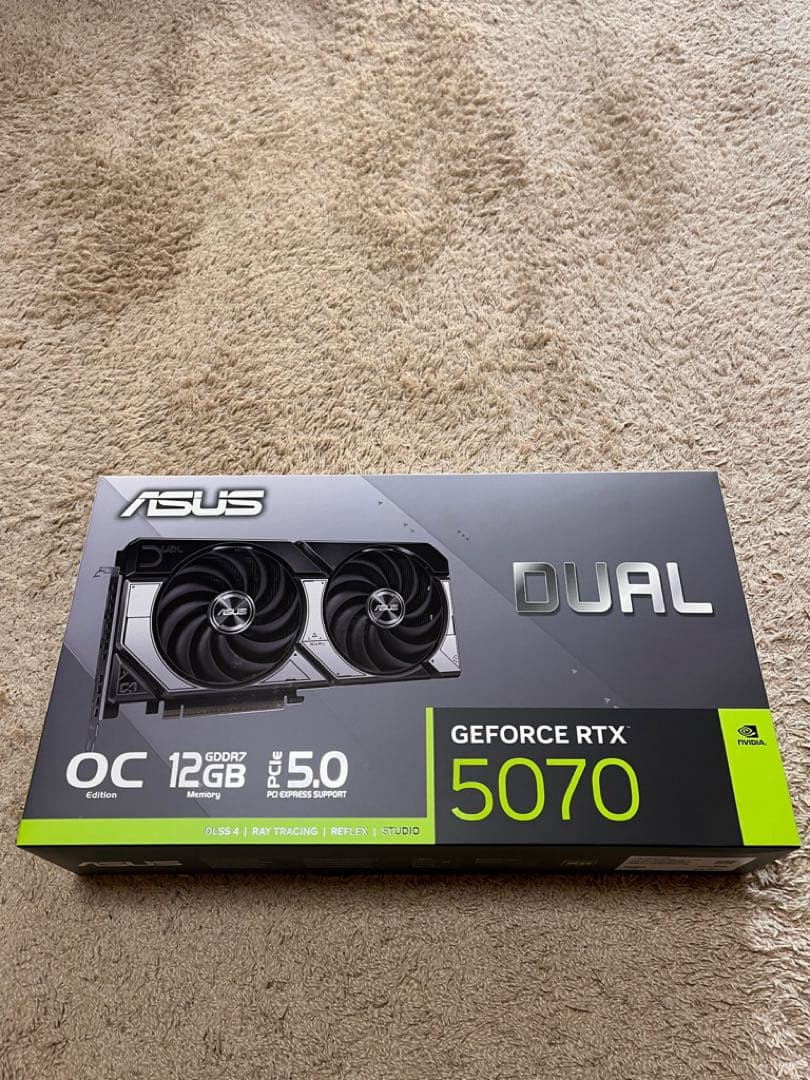 ASUS グラフィックボード RTX5070-012G 未使用