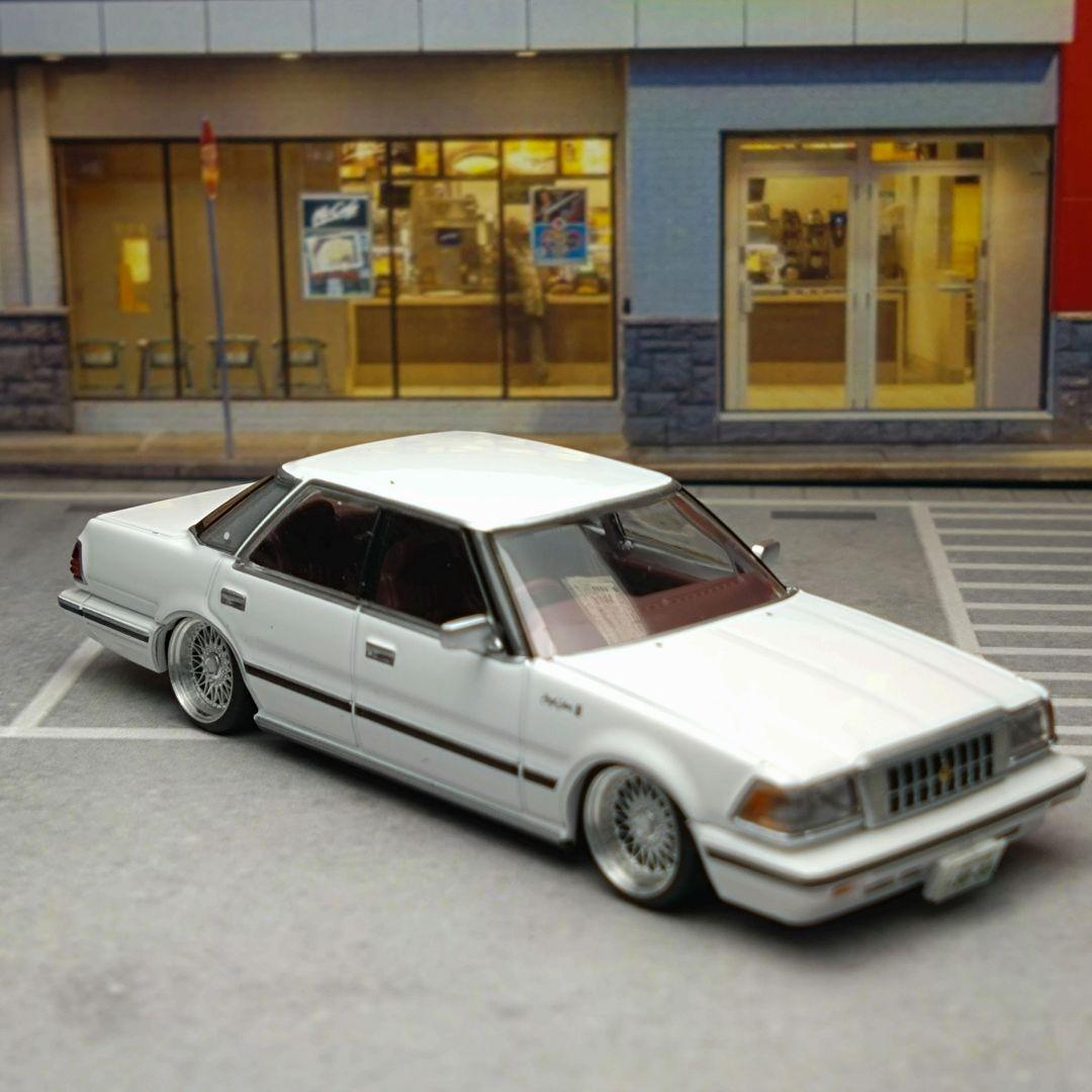 TLV トヨタ クラウン 3.0 ロイヤルサルーンG (カスタム品)