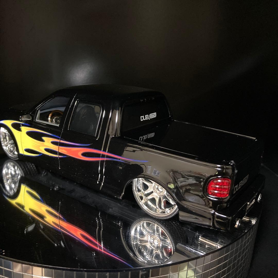 jada toys DUB Ford F-150 1/24 ホーミーズ付き