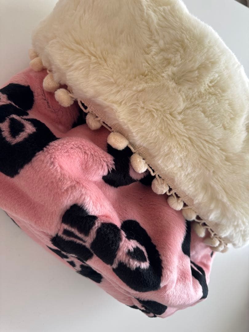 ★新品未使用★ふわふわ暖かい リボン柄ファーベッド リバーシブル 小型犬 小動物