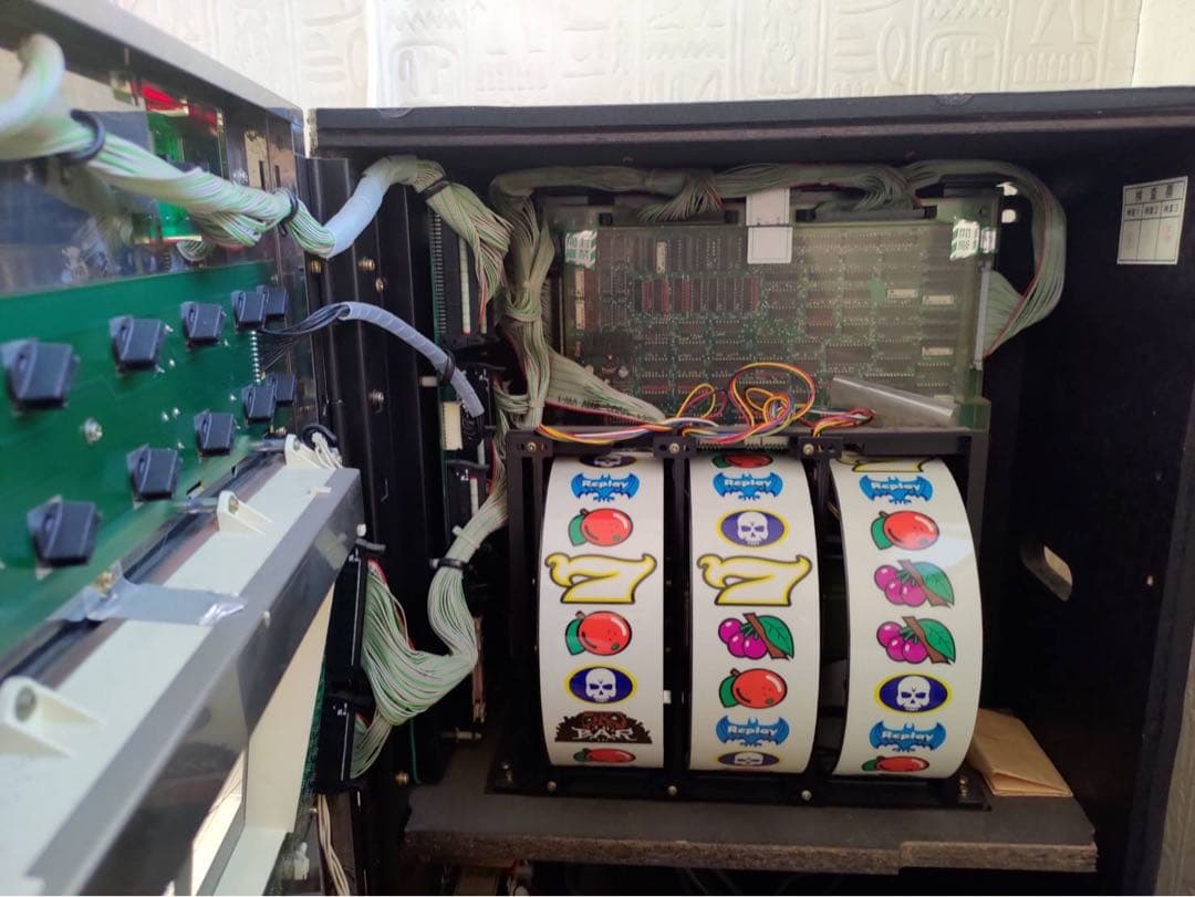 ※横浜市直接受け取りの方限定※ Gothic BEAST スロットマシン