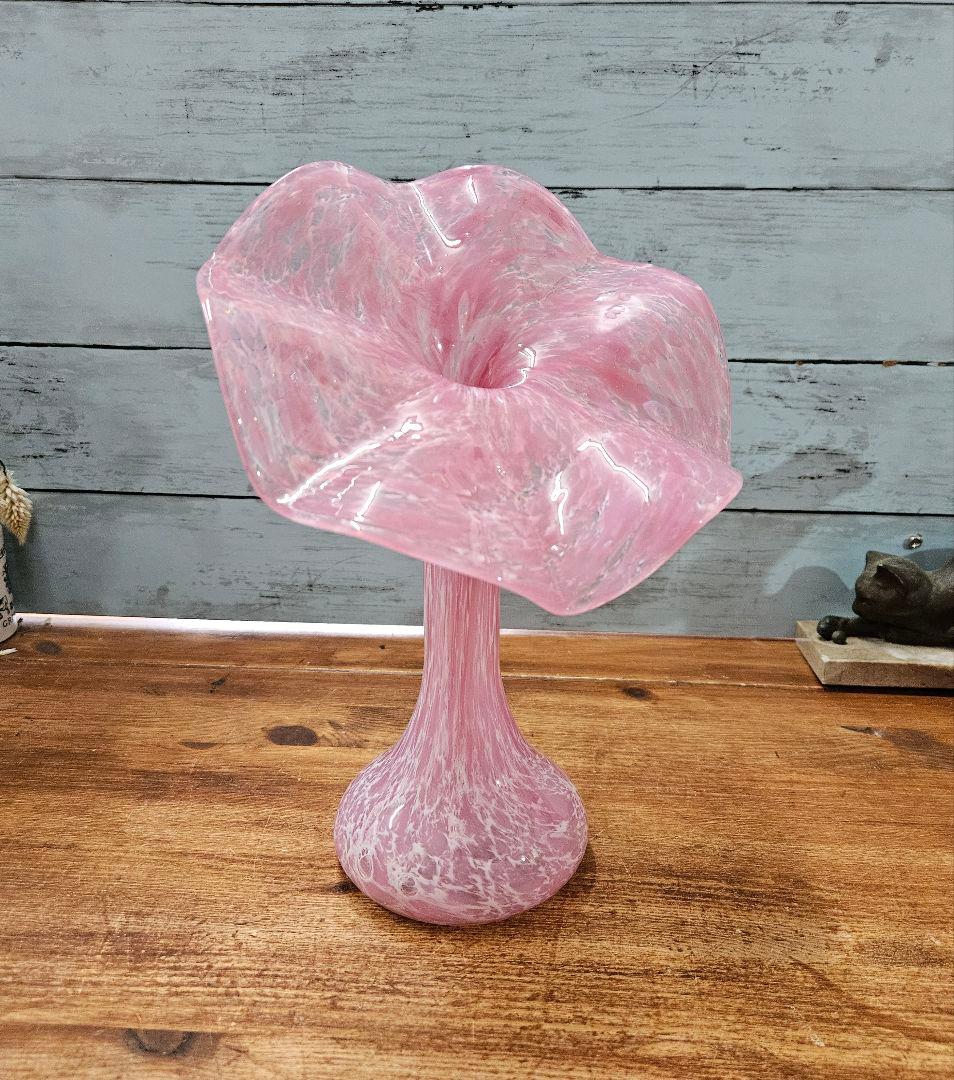 フランスアンティーク オパリンガラス クリシー 大振りのフリル 花瓶 花器