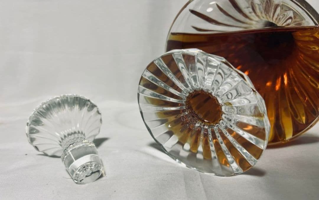 CAMUS カミュ トラディション　バカラ　クリスタルボトル　替栓付き！