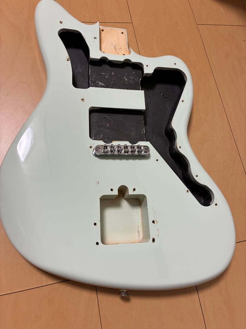 Squier vintage modified jazzmasterボディ