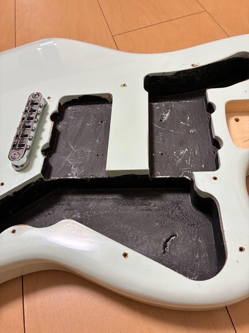 Squier vintage modified jazzmasterボディ