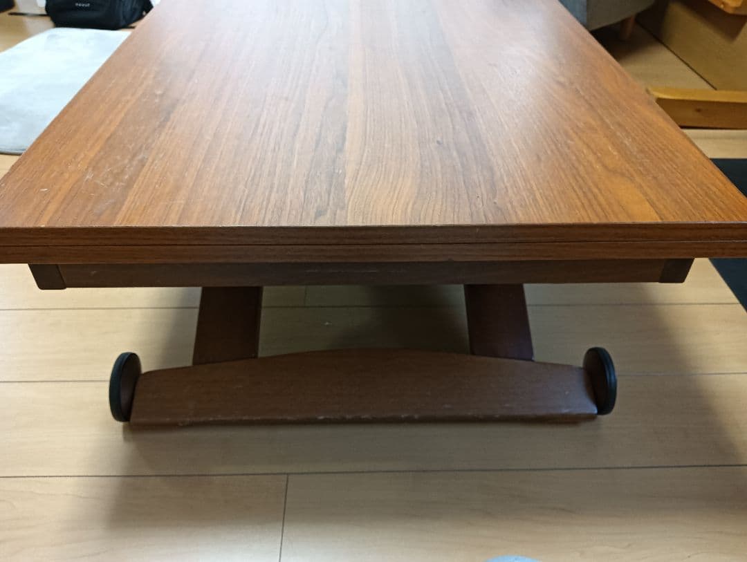 カリガリス（イタリア製）マスコッティ 昇降式テーブル