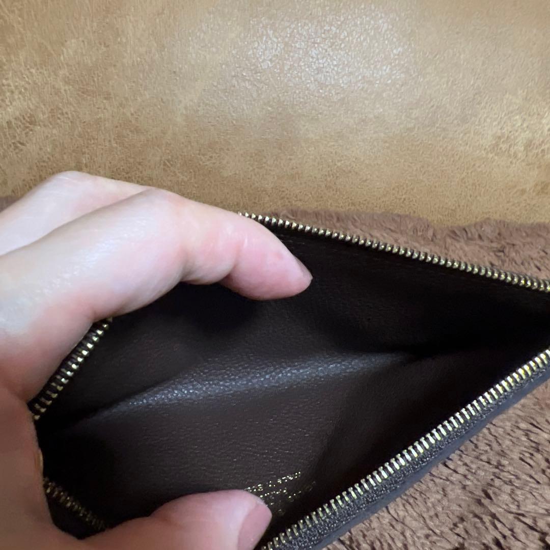 ルイ・ヴィトン　アンプラントケース　財布