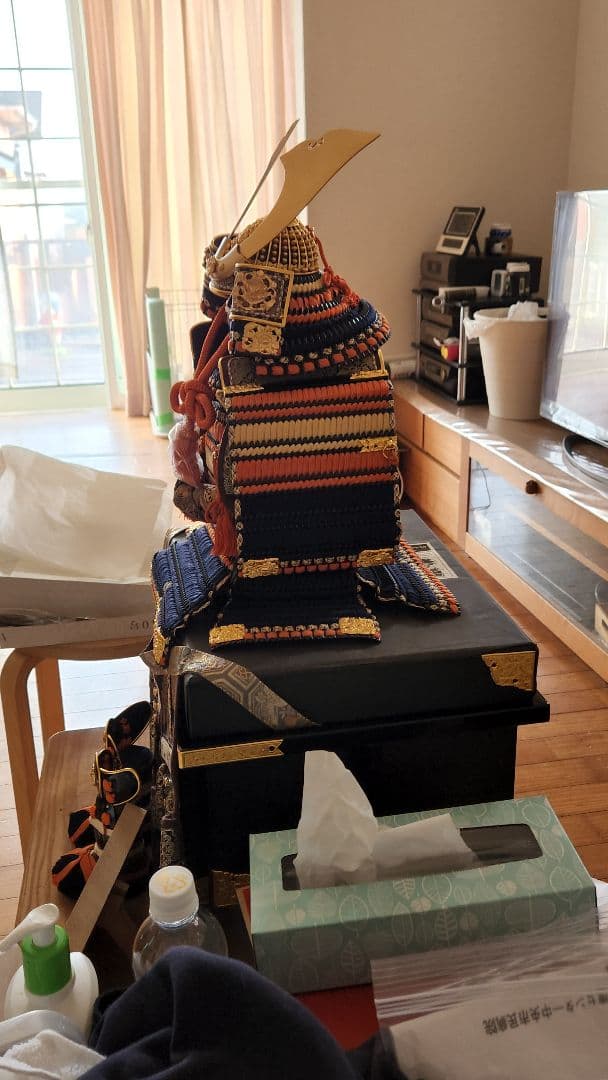 鈴甲子雄山の10号鎧、ジャンク扱いで出品。鍬形は24金張り。年明け価格