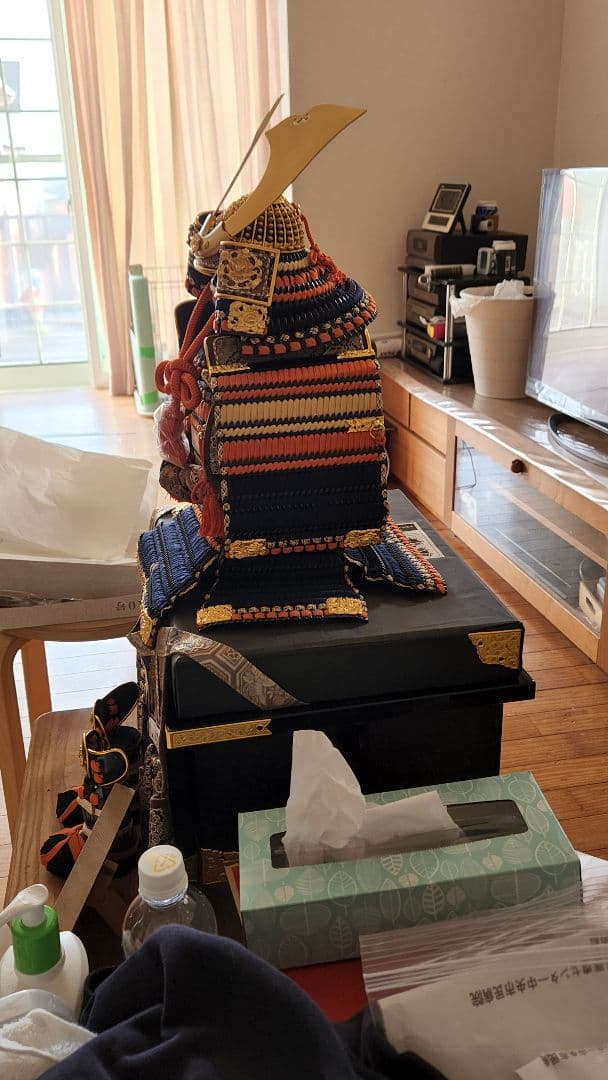 鈴甲子雄山の10号鎧、ジャンク扱いで出品。鍬形は24金張り。年明け価格