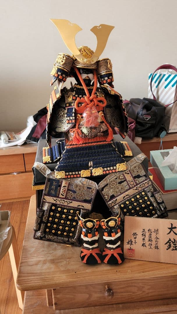 鈴甲子雄山の10号鎧、ジャンク扱いで出品。鍬形は24金張り。年明け価格
