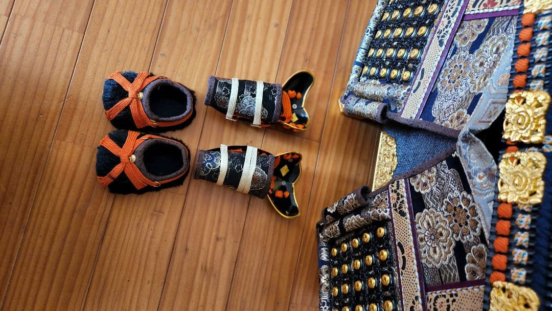 鈴甲子雄山の10号鎧、ジャンク扱いで出品。鍬形は24金張り。年明け価格