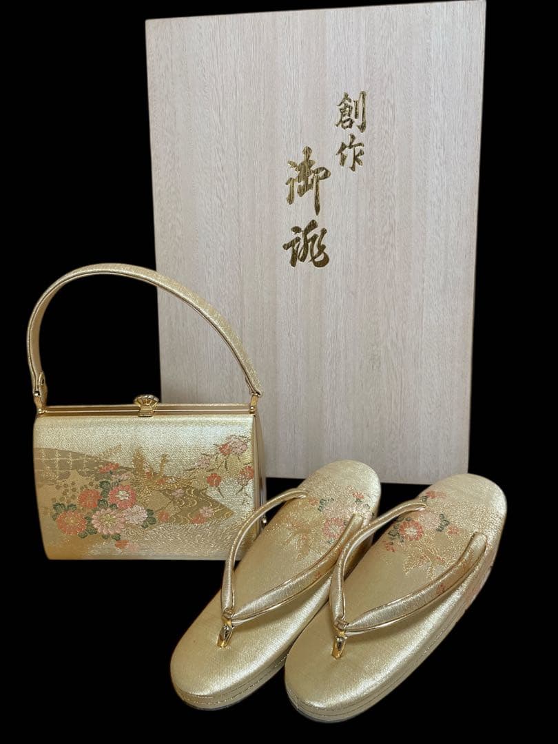 上品✨草履と和装バッグセット【木箱、手鏡付】帯地の淡いゴールド　金銀刺繍