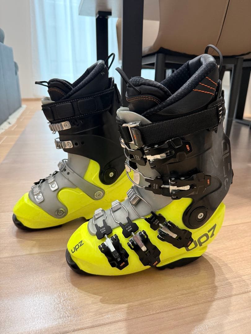 UPZ RC10 アルペンスノーボードブーツ