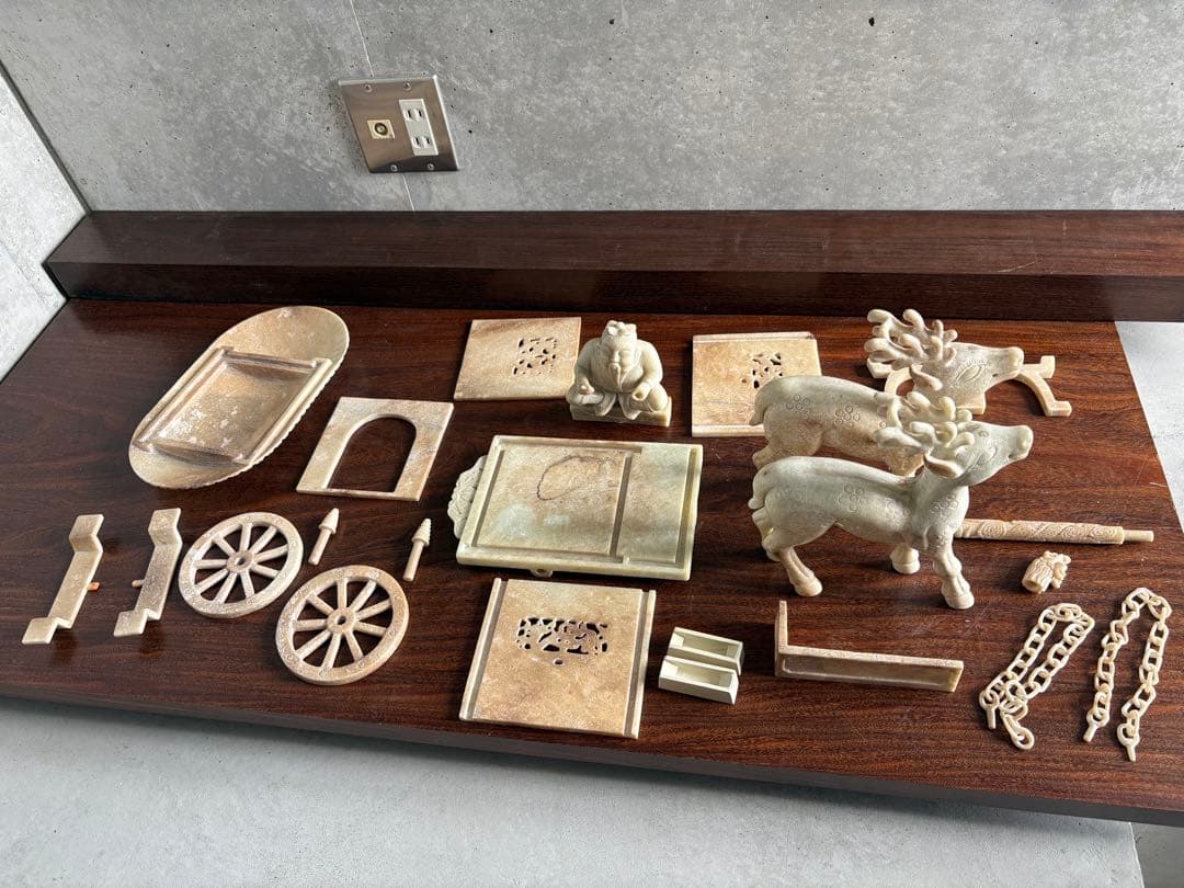 ジブリ⭐︎石？玉？の大きな中国的置物　馴鹿車？