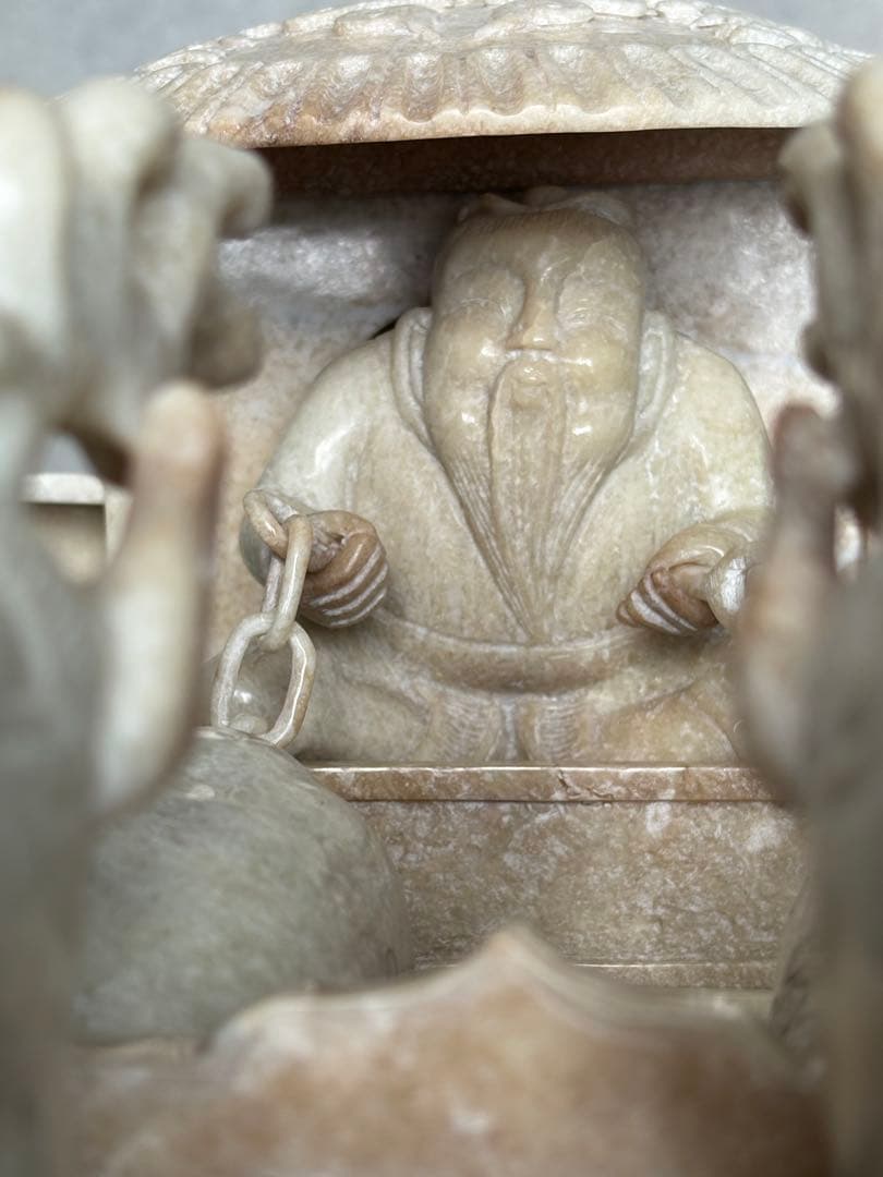 ジブリ⭐︎石？玉？の大きな中国的置物　馴鹿車？