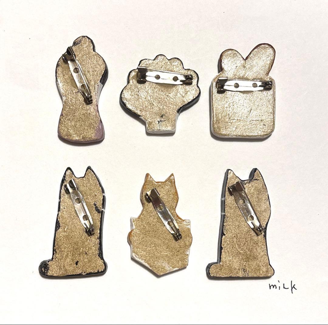 ハンドメイド陶製ブローチ