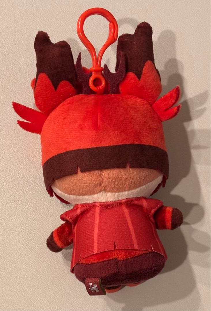 ハズビンホテルポップアップ 池袋　アラスター　おすわりマスコット