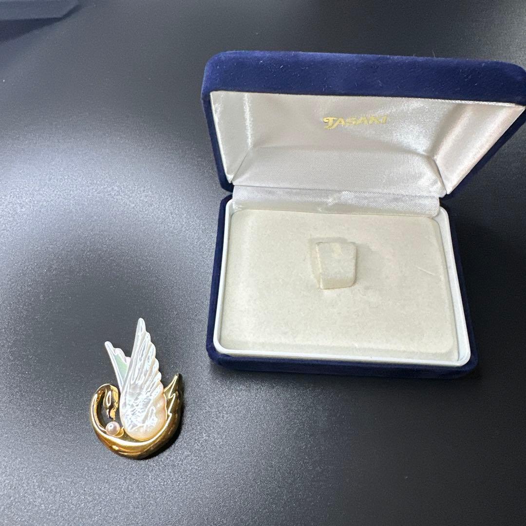 田崎真珠　TASAKI 白鳥デザイン ブローチ シルバー製　ゴールドトーン　外箱