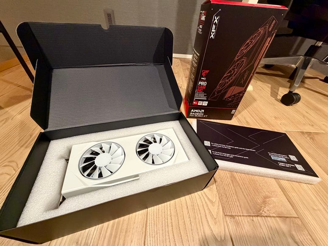 XFX RX9060XT 16GB White 新古美品 箱有