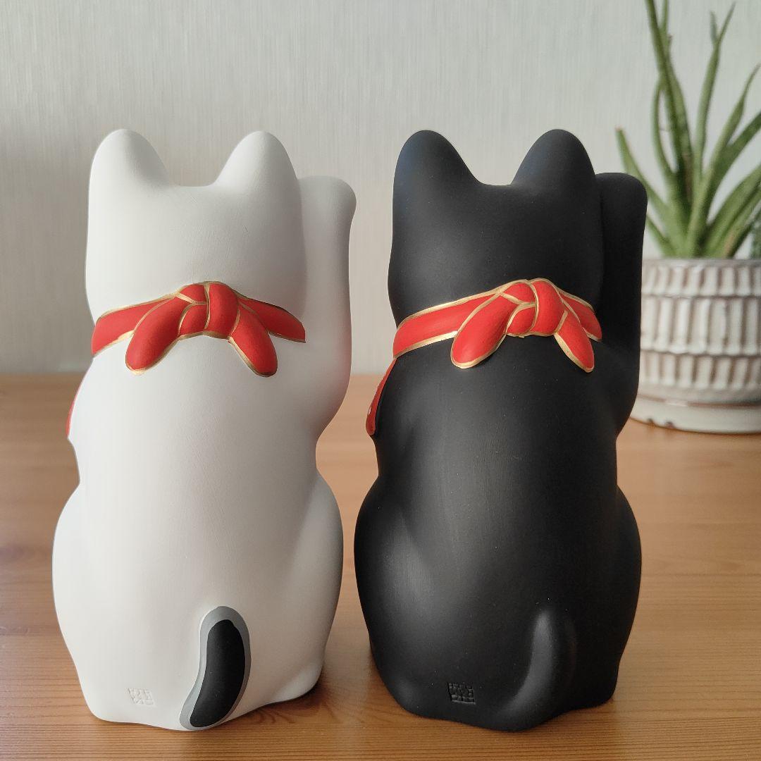 新品未使用箱付き 薬師窯　白招き猫と黒招き猫 （2個セット）