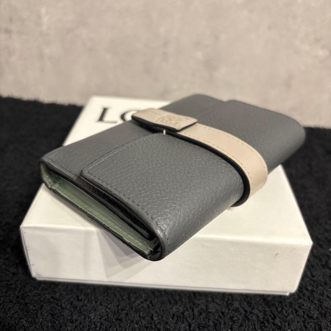 美品 LOEWE ロエベ バーティカルウォレット スモール グレイ グリーン