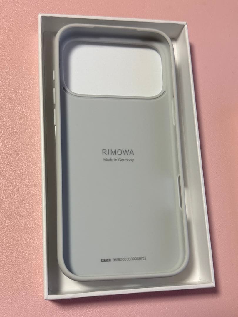 RIMOWA iPhone17 Pro Max用ケース シルバー 正規品
