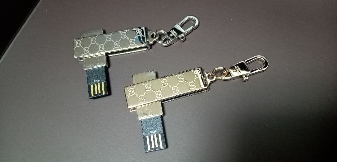 金銀　GUCCI グッチ GG柄 8G　USB ストラップ　キーホルダー
