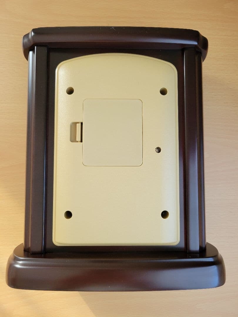 電波置き時計【新品・未使用】 SEIKO セイコー エンブレム　HW582B