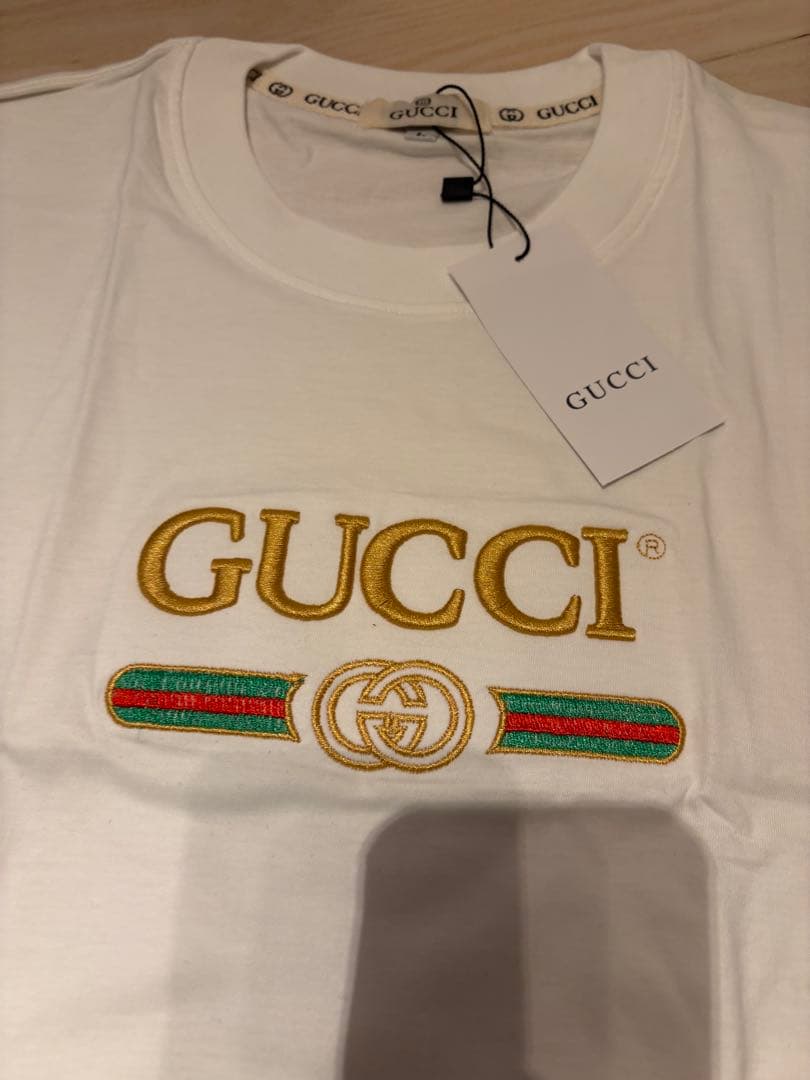 GUCCI グッチ刺繍ロゴ ホワイトTシャツ