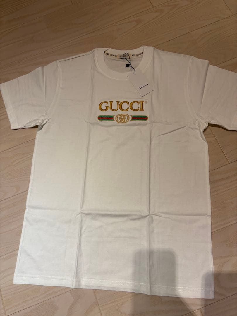 GUCCI グッチ刺繍ロゴ ホワイトTシャツ
