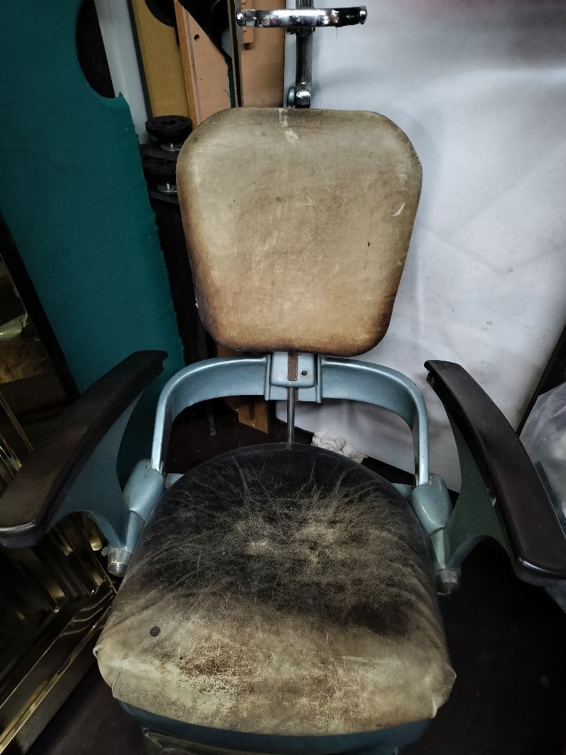 昭和初期の歯医者の椅子　歯科用椅子　昭和レトロ