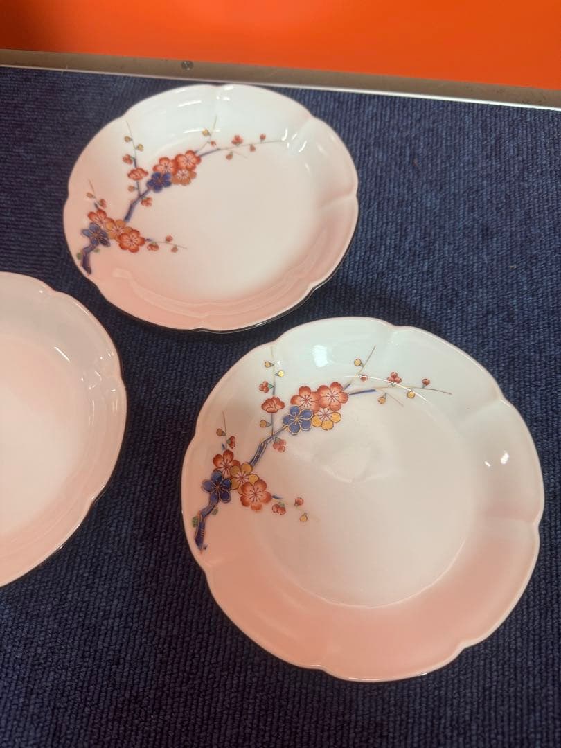 1708 深川製磁　梅文　花型皿　3客