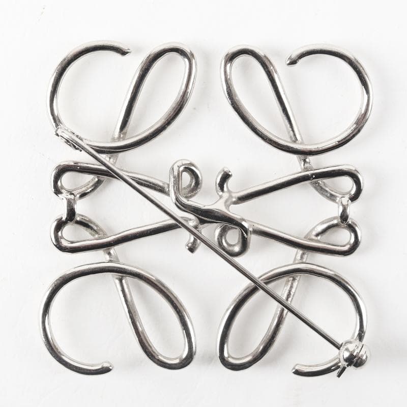 LOEWE ロエベ アナグラム ブローチ GP シルバー A114