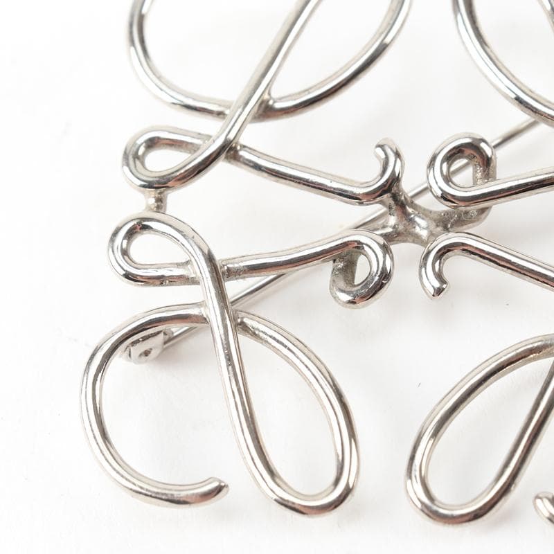 LOEWE ロエベ アナグラム ブローチ GP シルバー A114