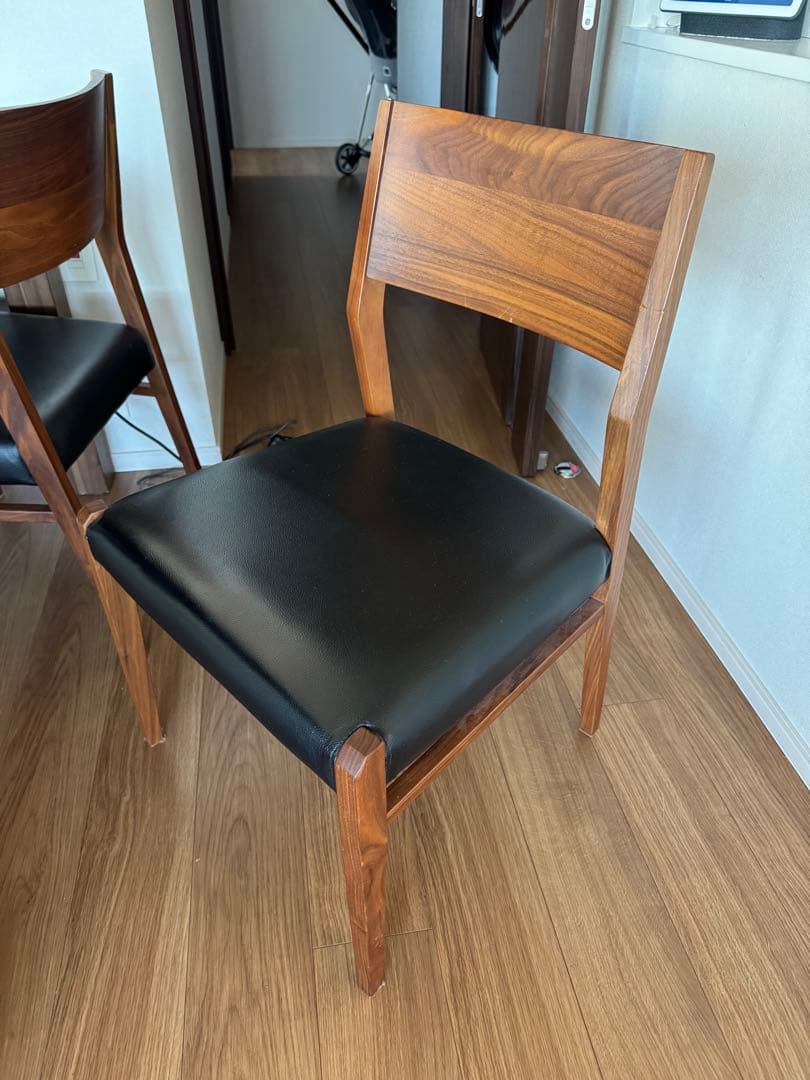 【美品】ウォールナット材 ダイニングテーブル（4人掛け） * テーブルのみ