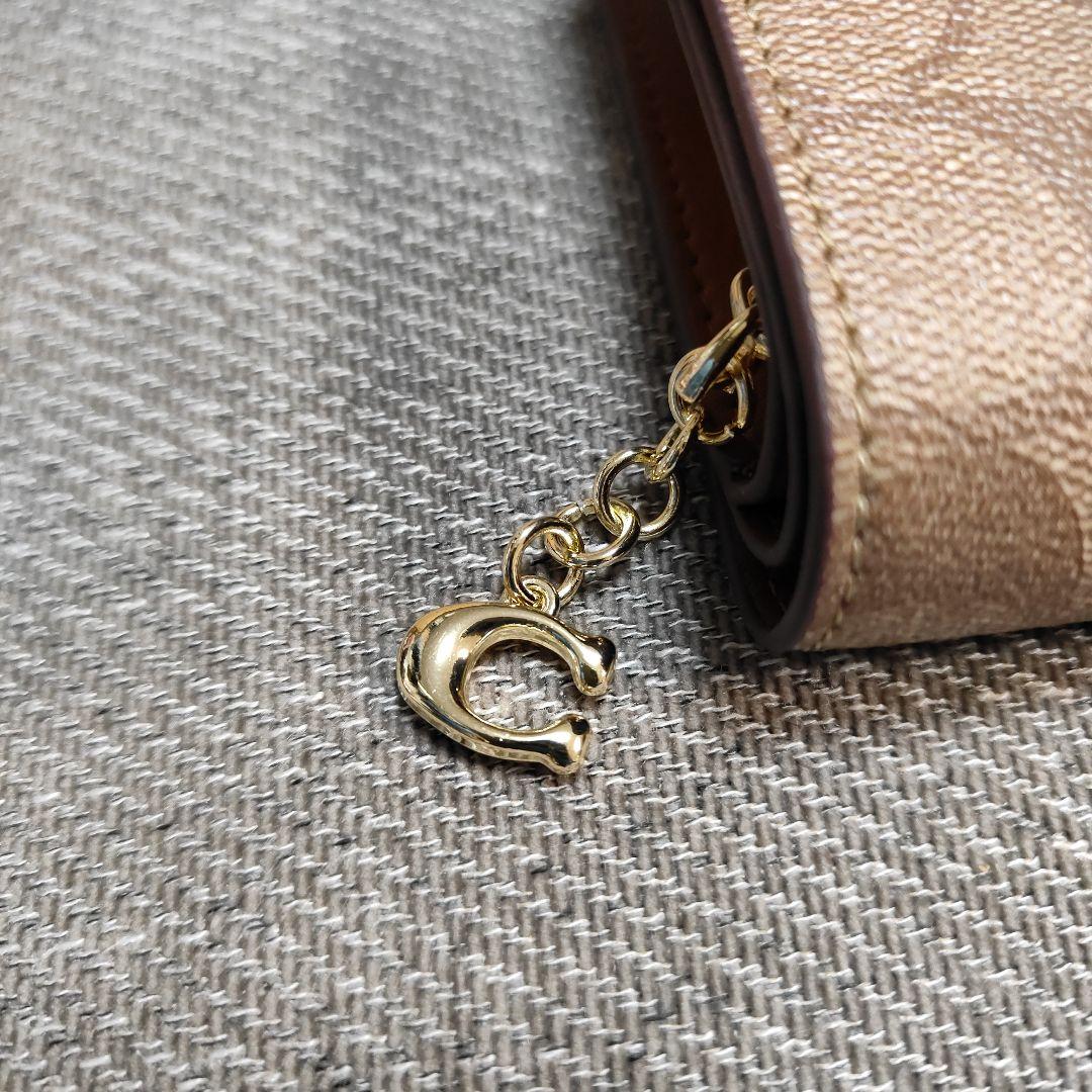 【訳あり】COACH C3309 Cチャーム シグネチャー 二つ折り財布