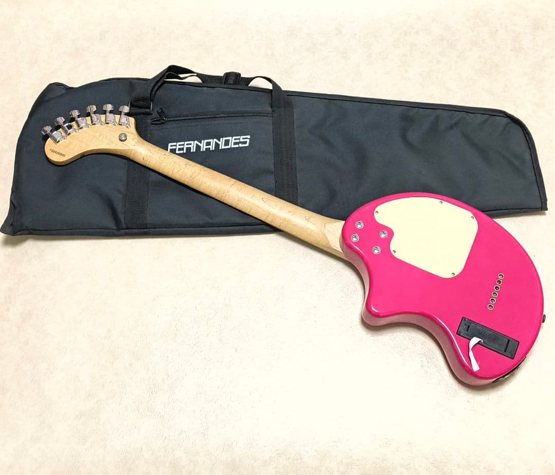 【美品！】ZO-3 パッションピンク アンプ内蔵ミニギター 専用ソフトケース付