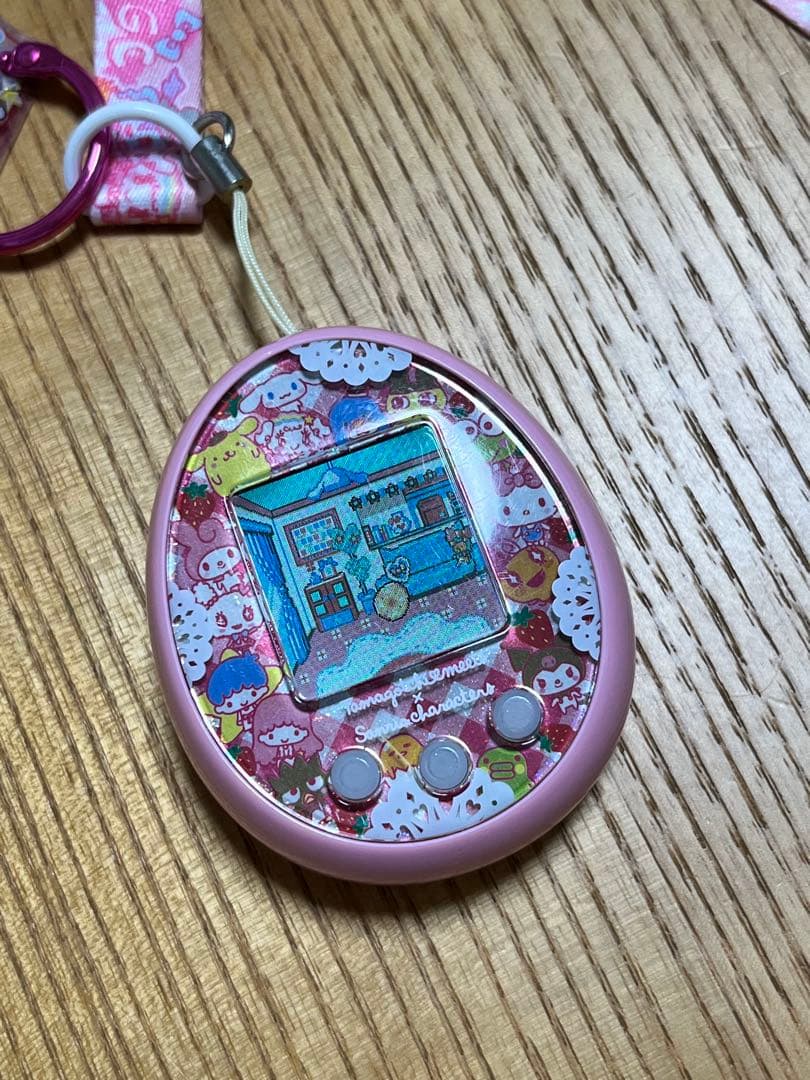 たまごっちみーつ　サンリオキャラクターズver. ピンク　ストラップ付き