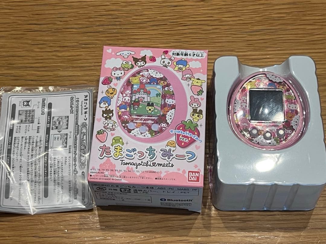 たまごっちみーつ　サンリオキャラクターズver. ピンク　ストラップ付き