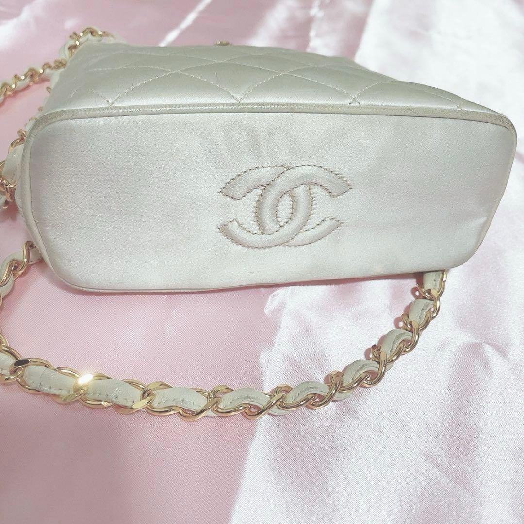 CHANELホワイト キルティング パーティーバッグ