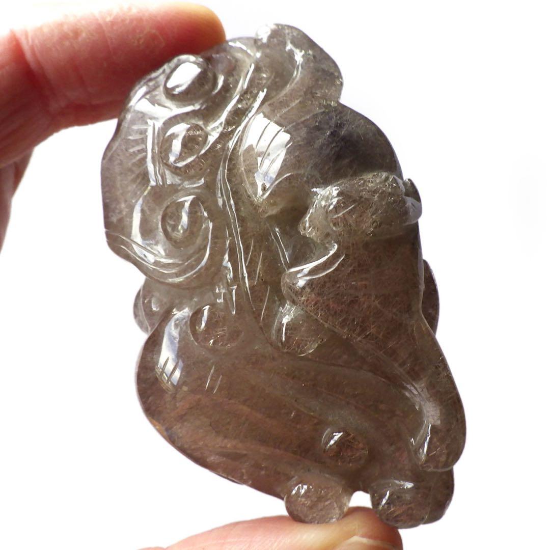 天然石ルチルクォーツ　根付　珍品　置物