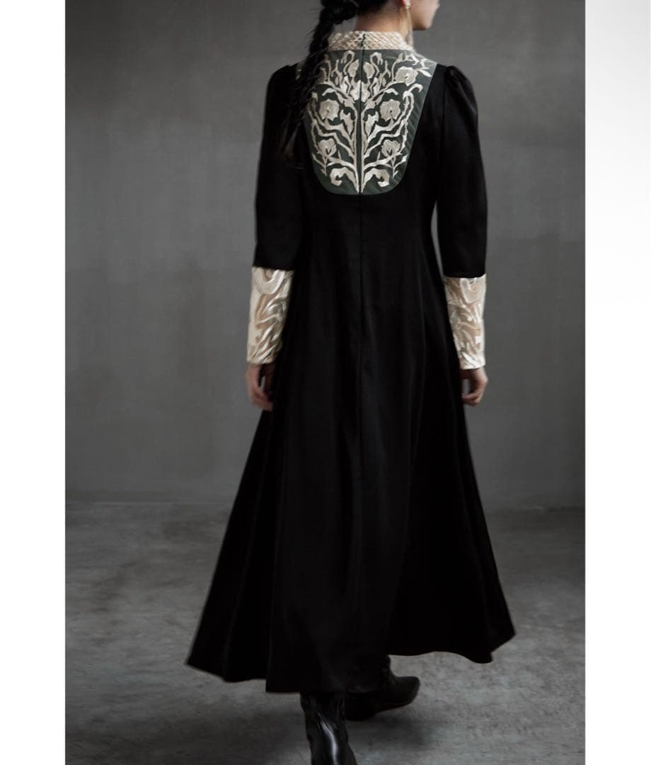 etoll バック刺繍フレアドレス