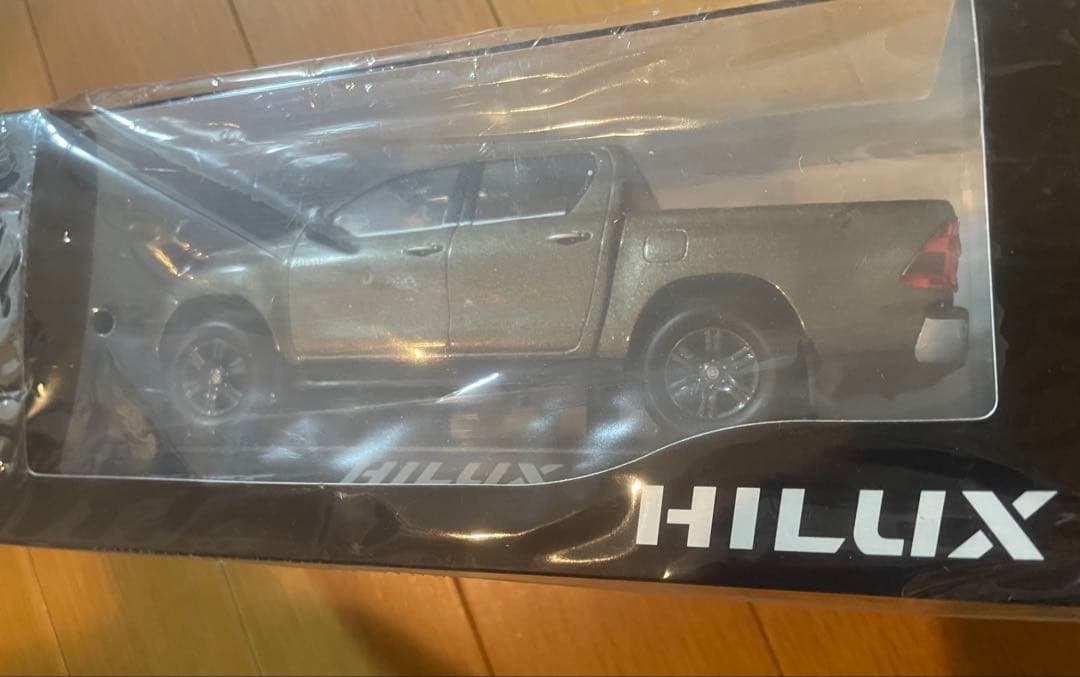 ★新品未開封品★トヨタ HILUX 1/30 ダイキャスト製　ディーラー正規品