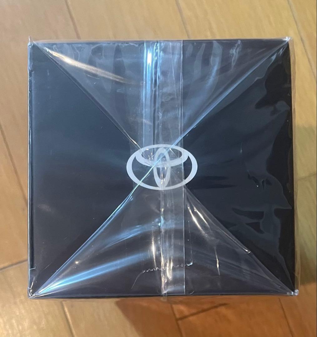 ★新品未開封品★トヨタ HILUX 1/30 ダイキャスト製　ディーラー正規品